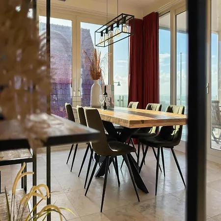 펜션 Premium Beachfront With Balcony