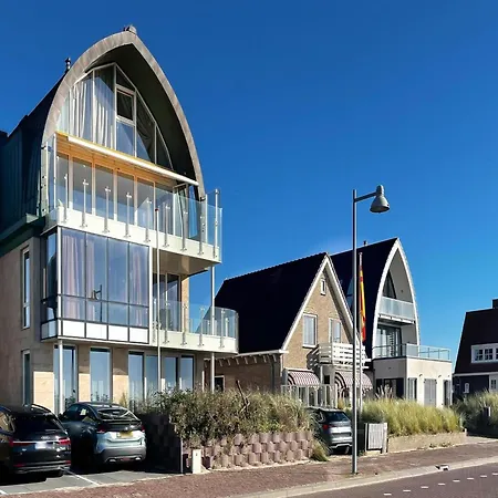 بيت للعطل Premium Beachfront With Balcony *