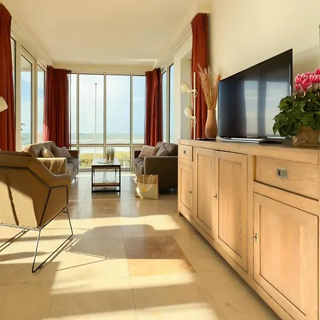 Premium Beachfront With Balcony إغموند آن زي