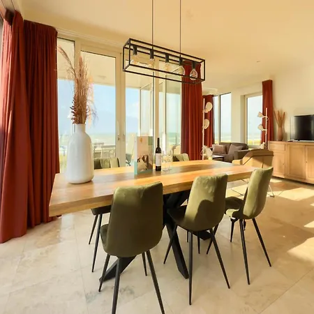 بيت للعطل Premium Beachfront With Balcony *