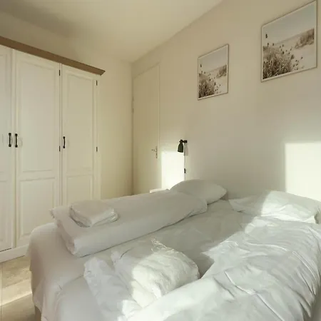 Premium Beachfront With Balcony 펜션