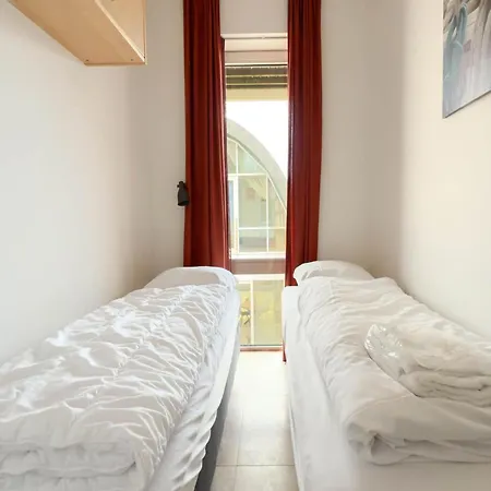 بيت للعطل Premium Beachfront With Balcony