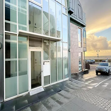 펜션 Premium Beachfront With Balcony